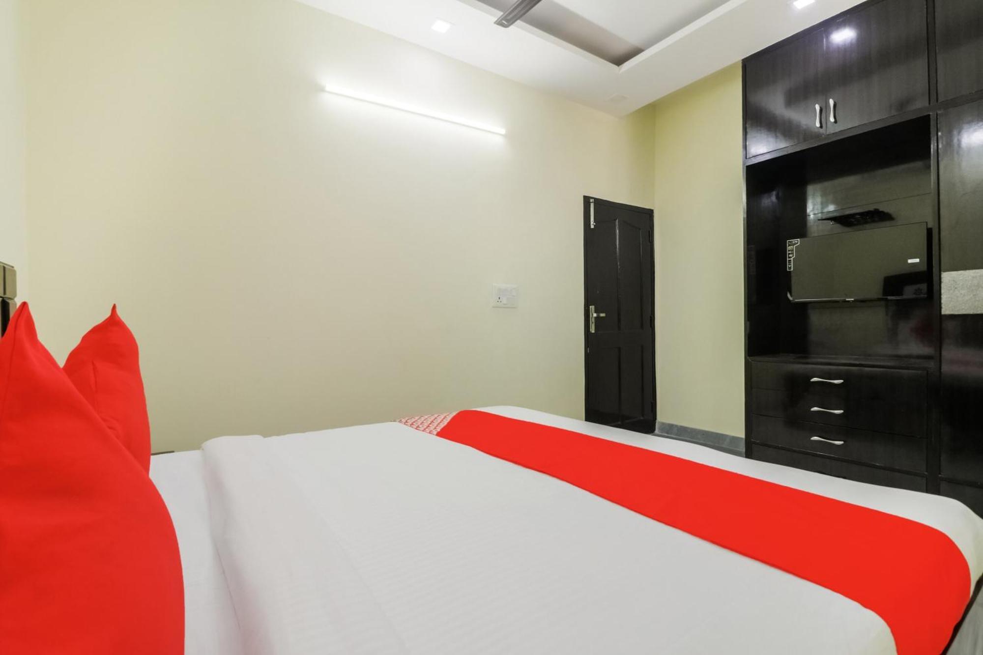 Hotel Golden Bridge à New Delhi Extérieur photo