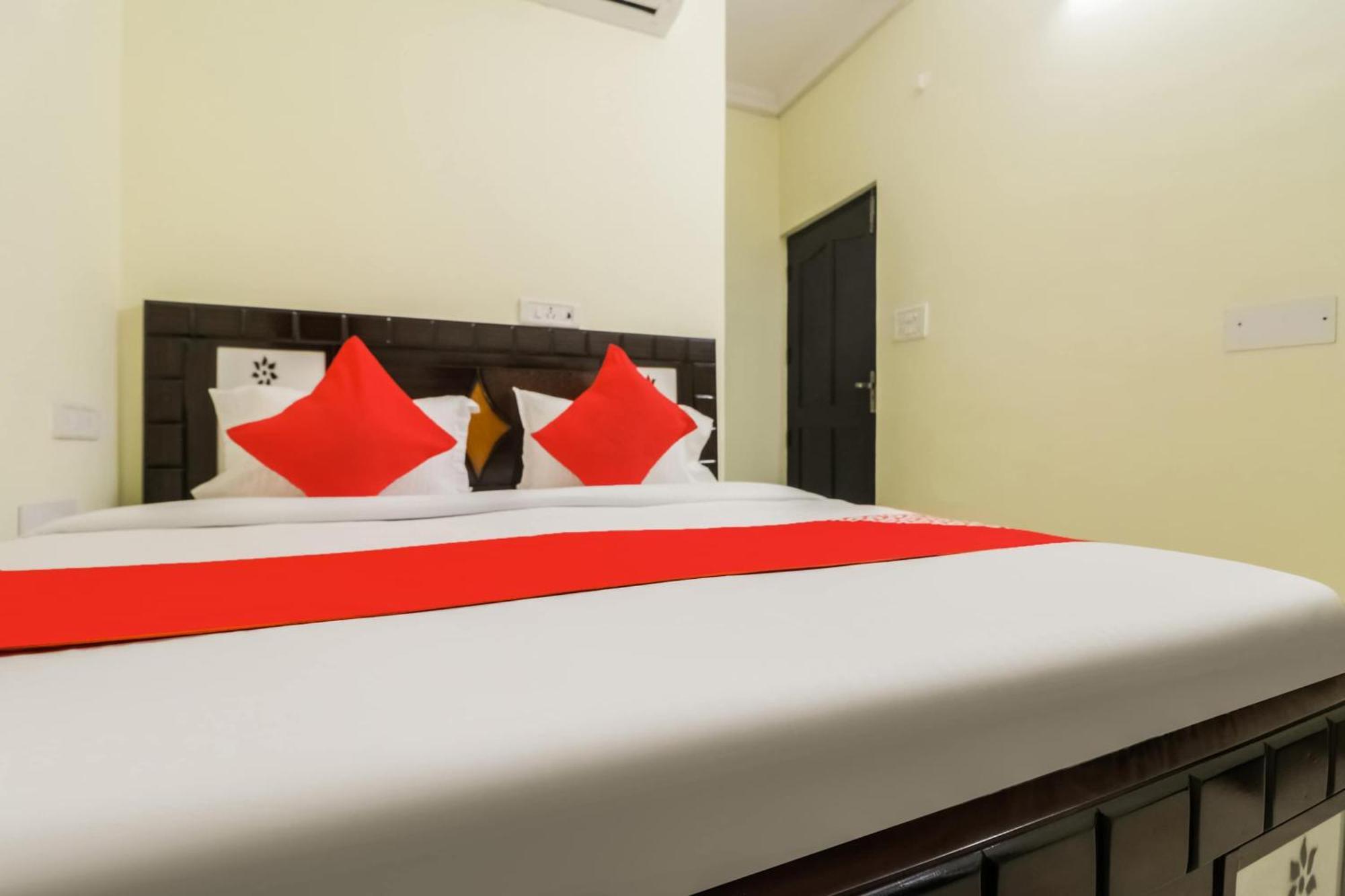 Hotel Golden Bridge à New Delhi Extérieur photo